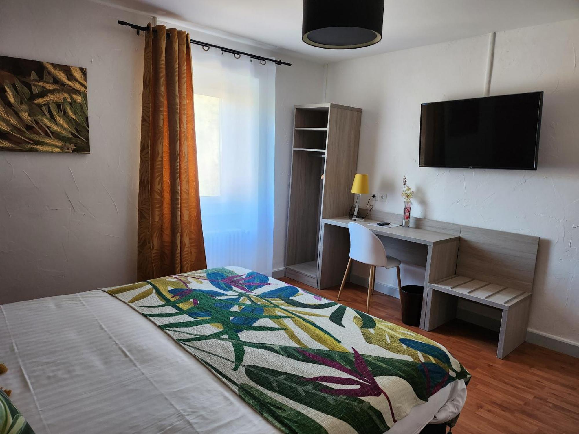 Hotel Des Negociants Lamastre Dış mekan fotoğraf