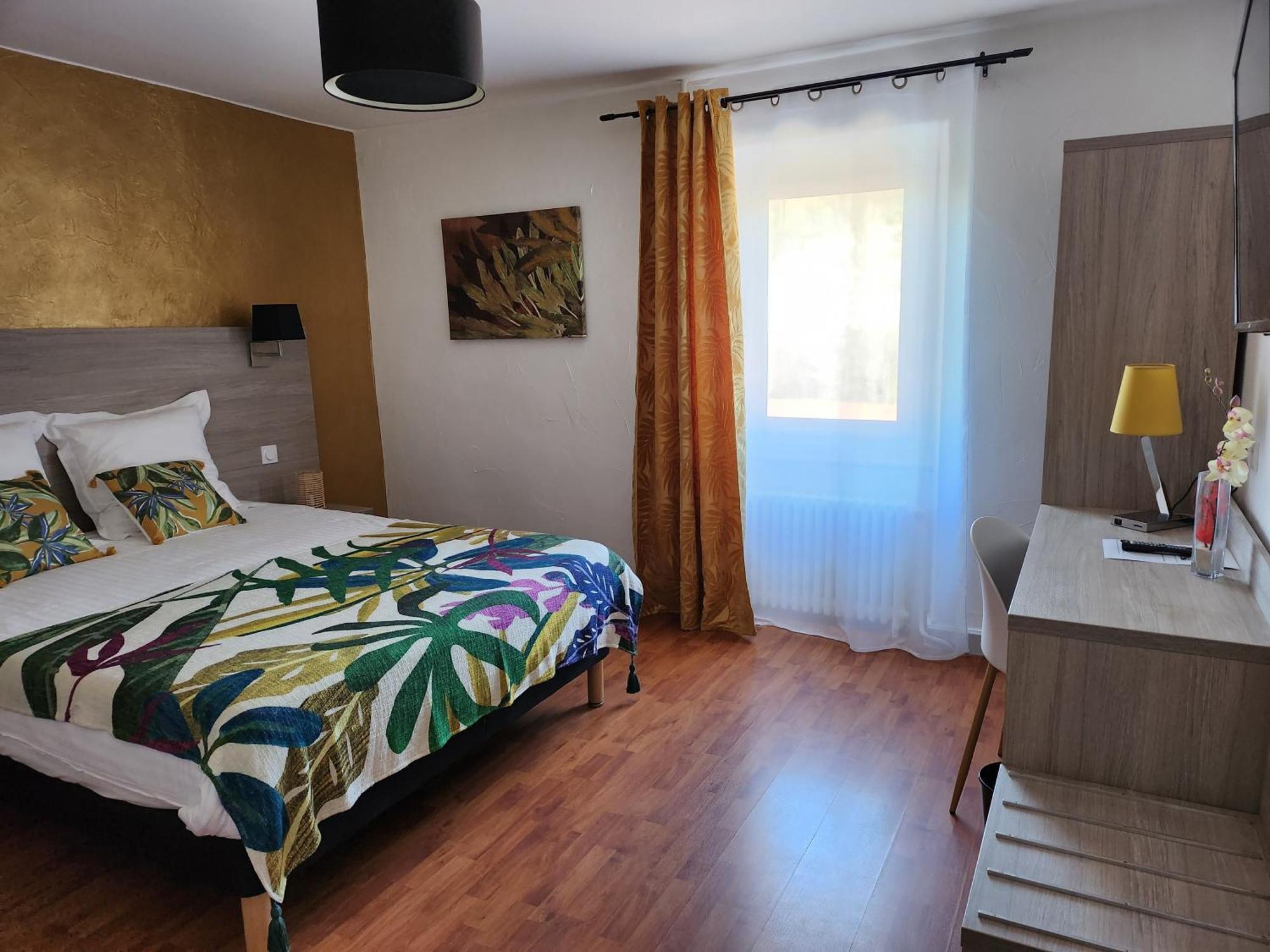 Hotel Des Negociants Lamastre Dış mekan fotoğraf