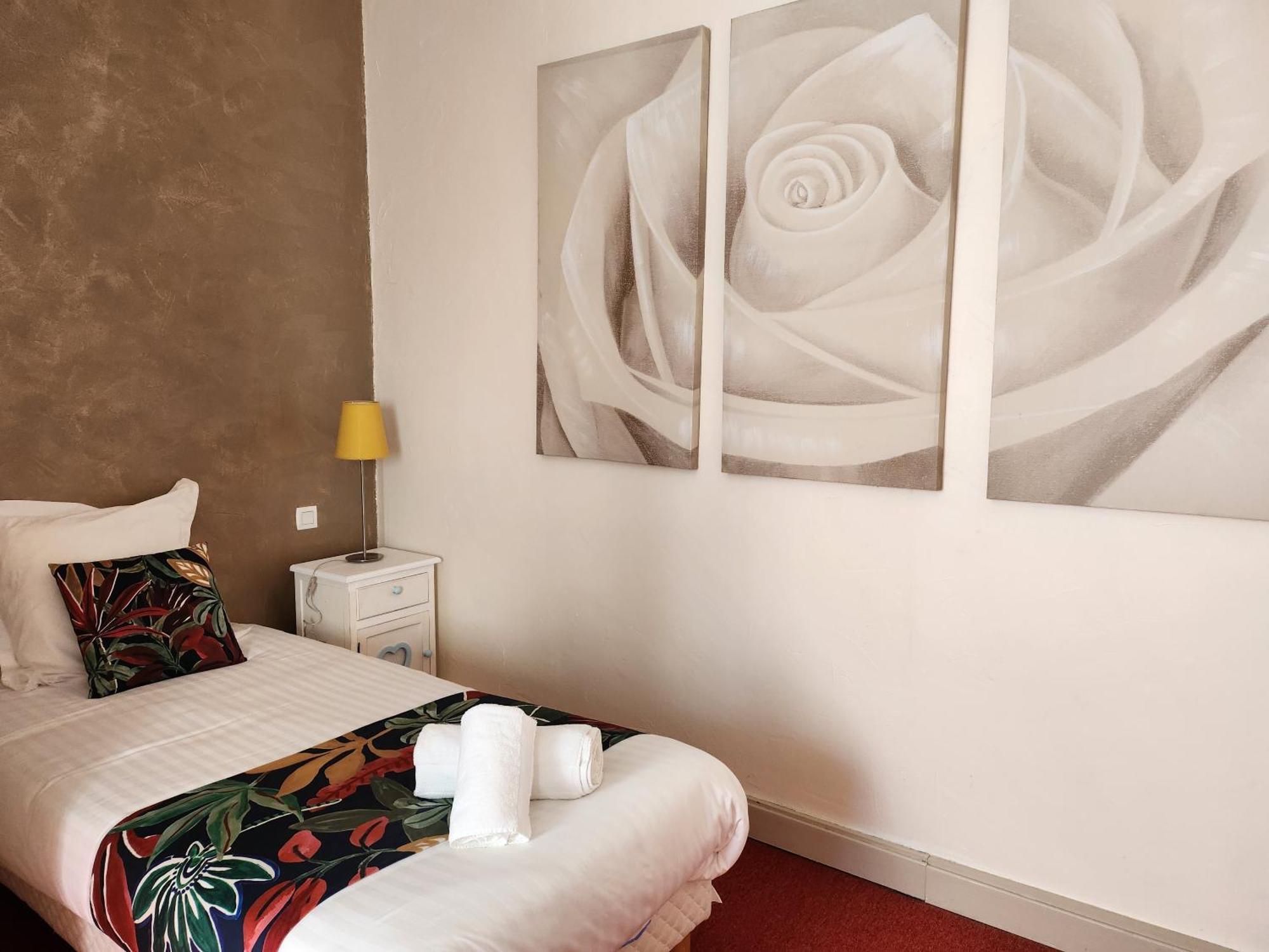 Hotel Des Negociants Lamastre Dış mekan fotoğraf
