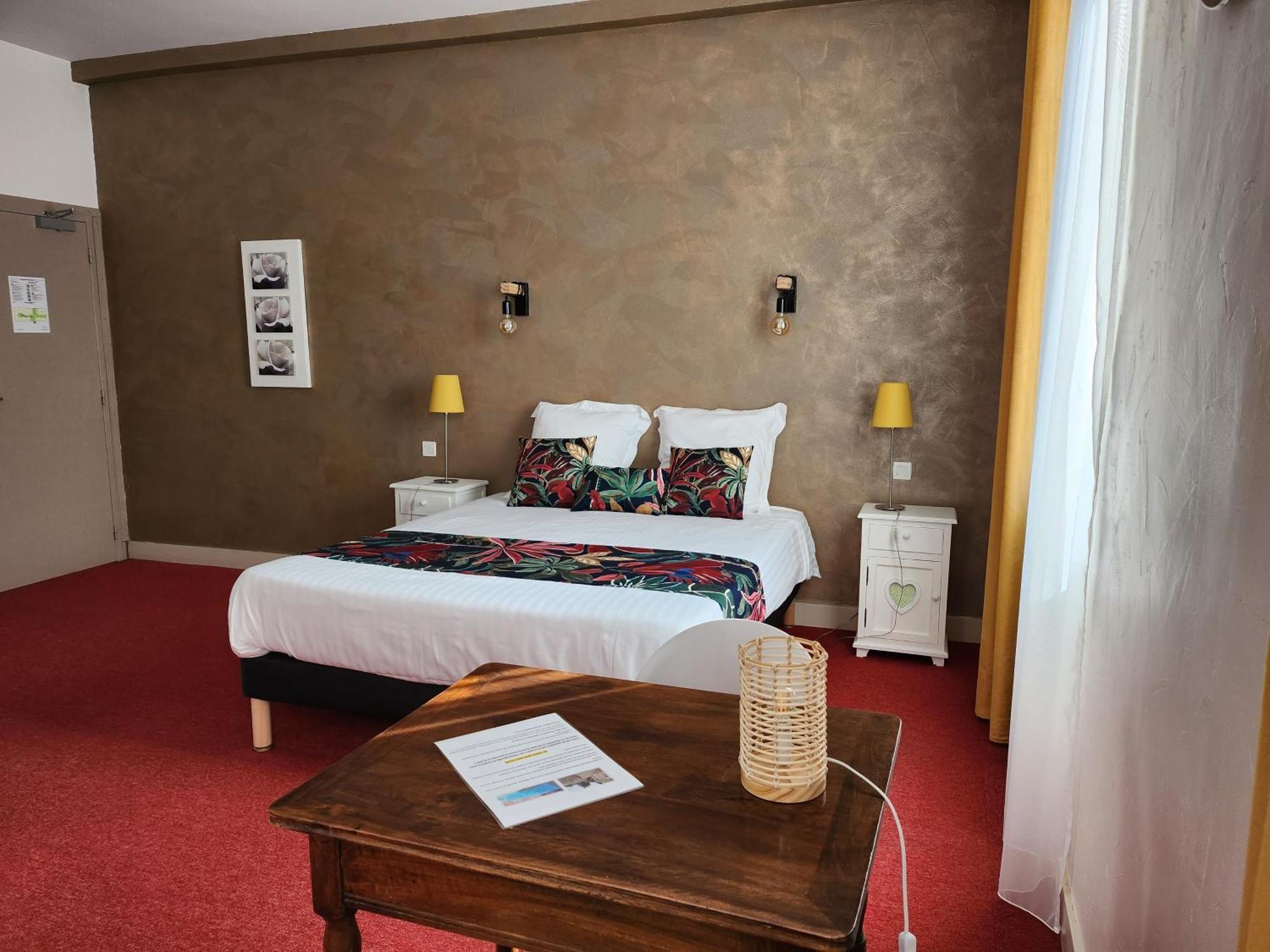 Hotel Des Negociants Lamastre Dış mekan fotoğraf